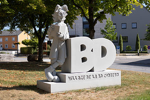 Sculpture du Bederic avec socle en béton / stayconcrete