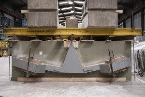 Gussform für die Betonflieger in der Produktionshalle von stayconrete